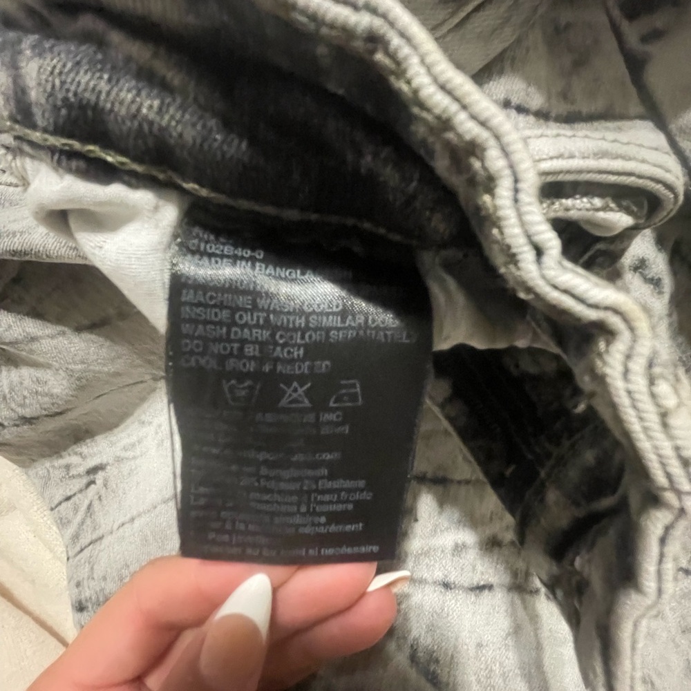 Gray Distressed Jeans - Picture 6 of 9